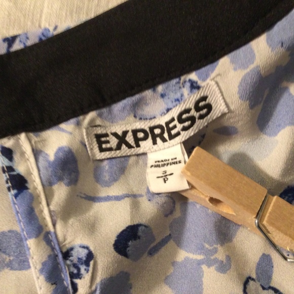 Adorable Express size small women’s top w/ layer of blue lace on top of shirt - Picture 9 of 9